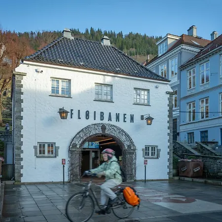 Center With Balcony Lägenhet