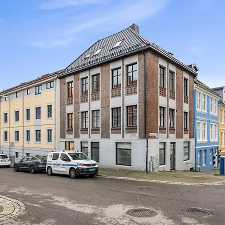 Center With Balcony *