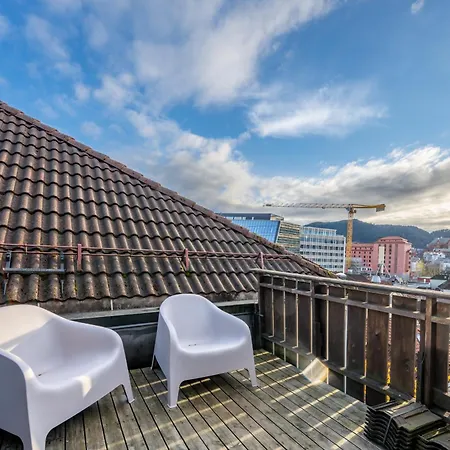 Center With Balcony Apartment *